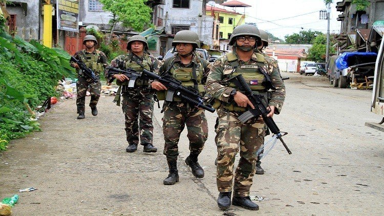  مقتل 3 جنود فلبينيين وإصابة 52 باشتباك مع متمردين