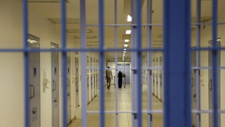 السعودية تمنح 36 سجينا "عيدية" لمدة 72 ساعة (صور)