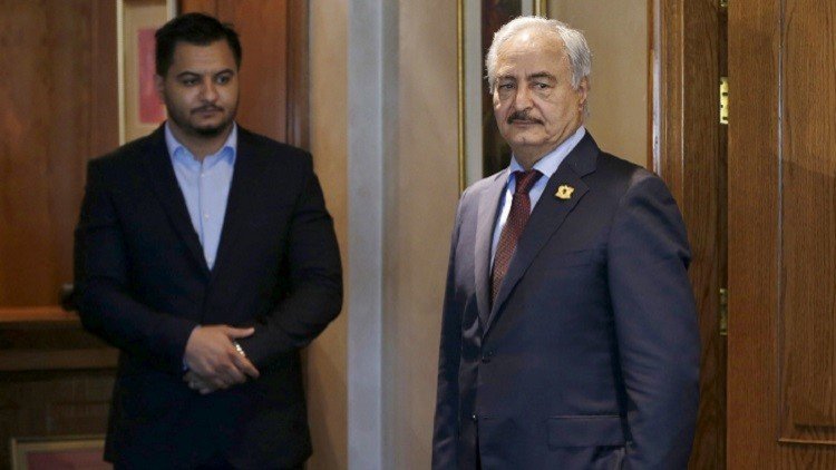 حفتر يستقبل بمكتبه وزير الخارجية الفرنسي 