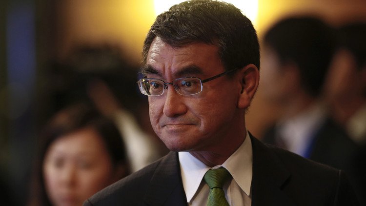 هكذا سحر لافروف نظيره الياباني!