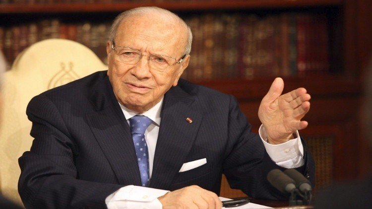 السبسي: النظام السياسي في تونس هجين وشاذ
