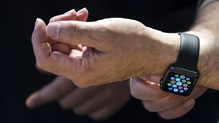 كشف فضيحة تجسس في الدوري الأمريكي للبيسبول بمساعدة "أبل واتش"