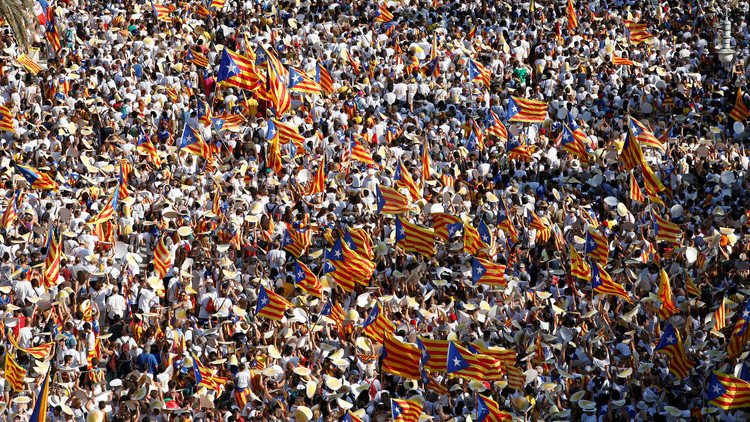 برلمان إقليم كاتالونيا يتبنى قانونا لإجراء استفتاء للاستقلال عن إسبانيا