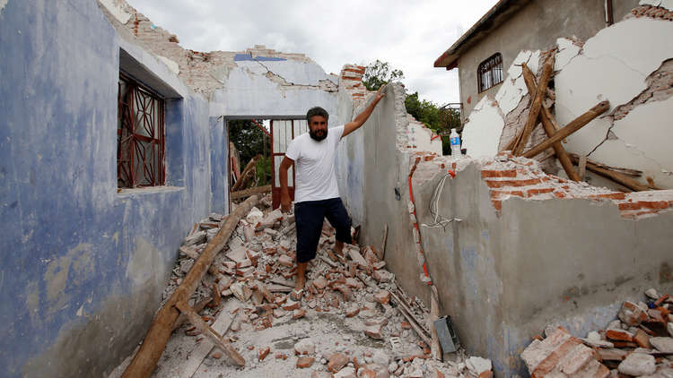 عدد ضحايا زلزال المكسيك يقترب من 100 قتيل