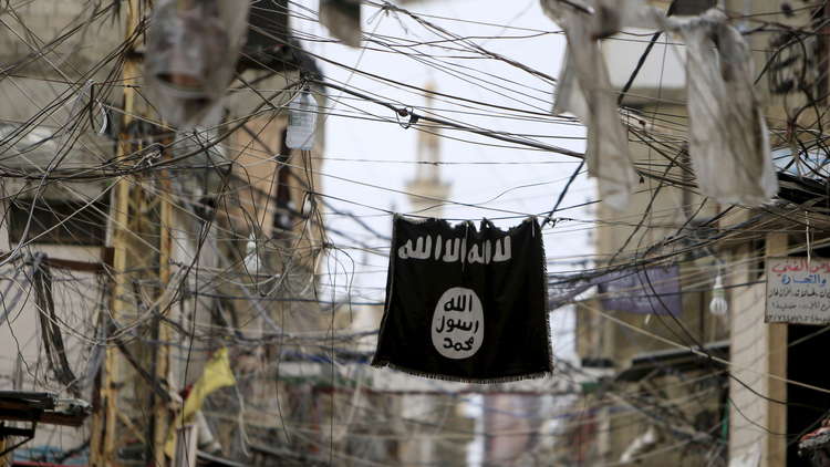 غارديان: مئات المنشقين عن داعش يتسللون إلى تركيا عبر إدلب