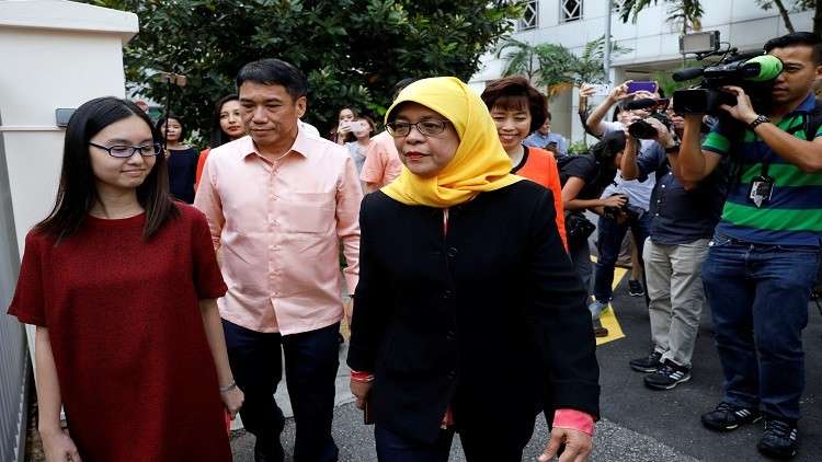 حليمة يعقوب أول أمرأة في منصب رئيس سنغافورة
