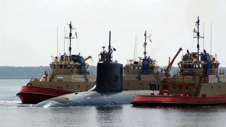 علم القراصنة يرفرف على غواصة نووية أمريكية!