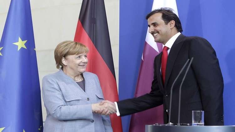 تميم يعد ميركل بالإبقاء على استثمارات قطر في مؤسستين كبيرتين