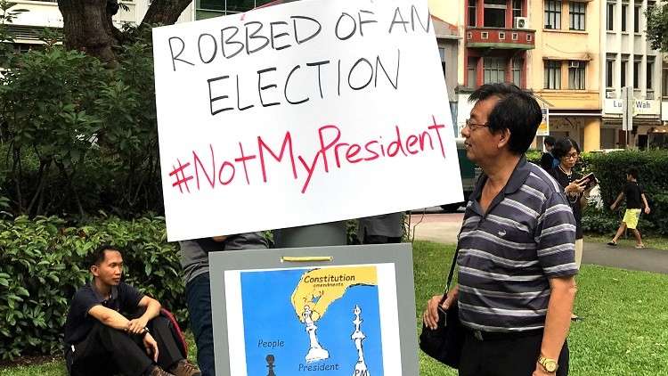احتجاجات ضد انتخاب حليمة يعقوب رئيسة لسنغافورة