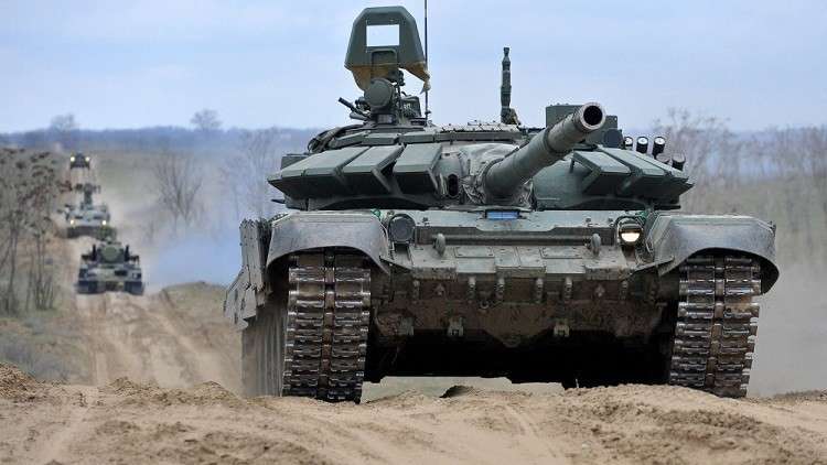 الدفاع الروسية تختبر دبابات استراتيجية في مناورات 