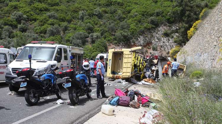 مصرع 5 سياح بسقوط حافلة من منحدر في تركيا