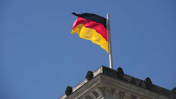 حزب ميركل يتصدر استطلاع الرأي قبل 5 أيام من الانتخابات البرلمانية