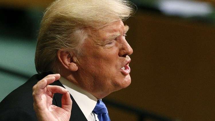 الفيديو حصل على آلاف المشاهدات.. مترجم كلمة ترامب إلى العربية يتقمص أسلوبه!