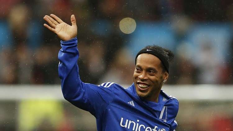 بالفيديو.. مراوغة خرافية وهدف رائع لرونالدينيو!