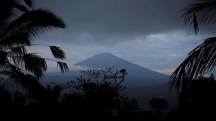 عشرات الآلاف يفرون خوفا من بركان بالي