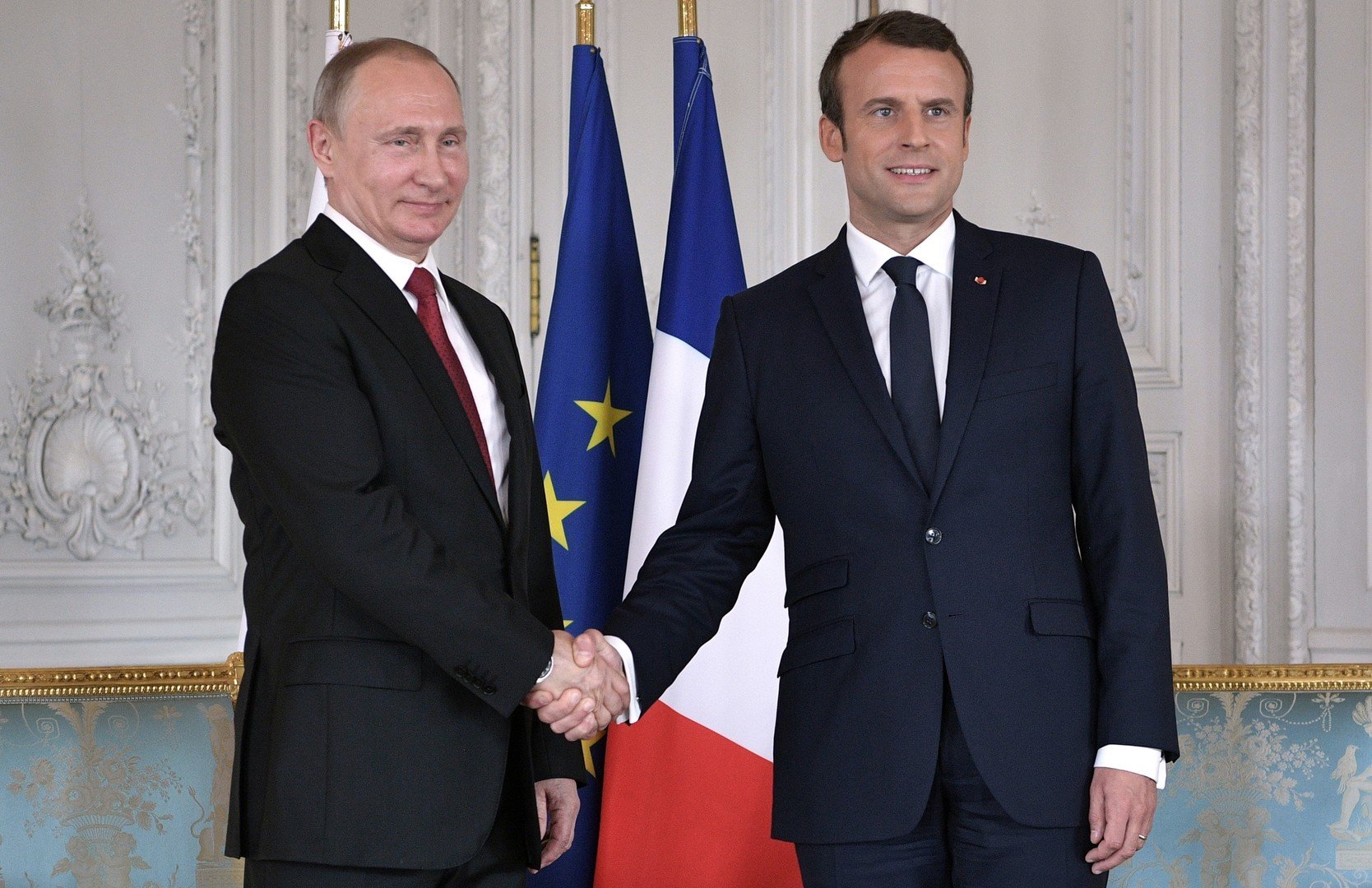 ماكرون يحدد أولويات فرنسا السياسية الخارجية 