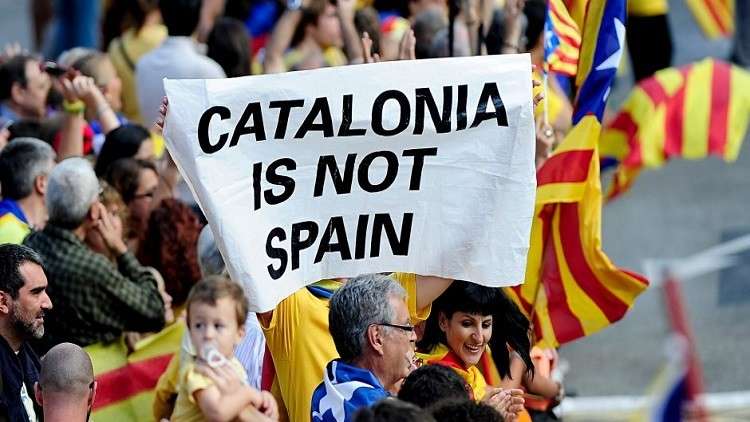كتالونيا تتحدى حظر إسبانيا وتبدأ بالتصويت على الانفصال 