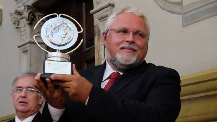 صحفي في "روسيا سيغودنيا" ينال جائزة دولية في إيطاليا