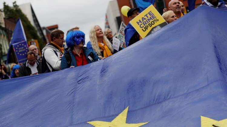 الآف البريطانيين يتظاهرون دعما للبقاء في الاتحاد الأوروبي