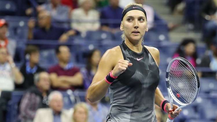 الروسية فيسنينا تبدأ بنجاح مشوارها في بكين