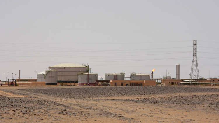 قوات تابعة لحكومة الوفاق تغلق أكبر حقل نفطي في ليبيا