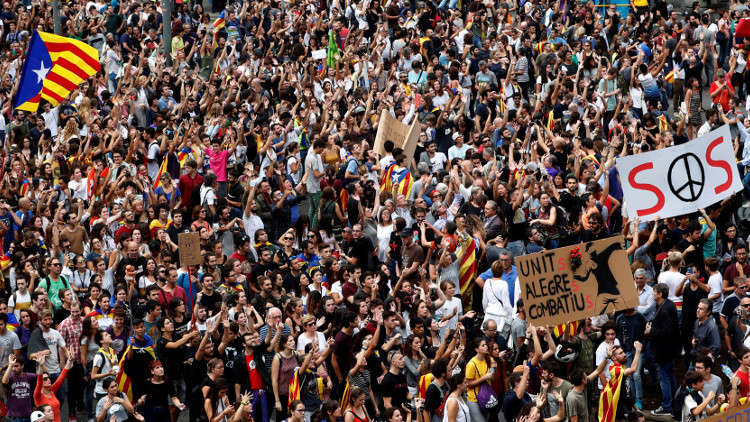 إضراب عام في كتالونيا.. ومدريد تتهم سلطات الإقليم بتأجيج التمرد