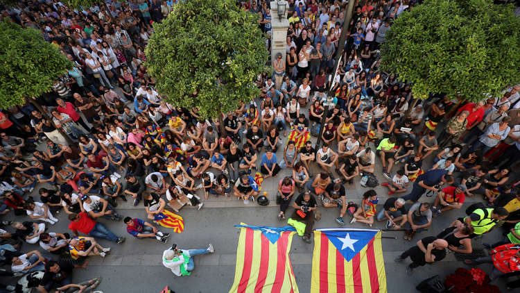 صحيفة: موظفو كتالونيا سيدفعون ثمن الإضراب العام 
