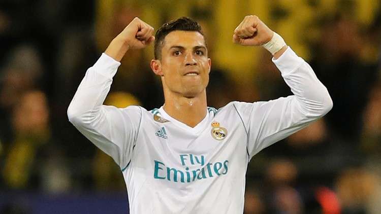 رونالدو يتجاهل كريستيانو في تشكيلته الأفضل على مر العصور!