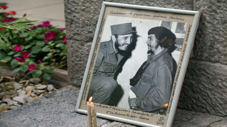للمرة الأولى كوبا تحيي الذكرى الخمسين لمقتل غيفارا بغياب فيدل كاسترو