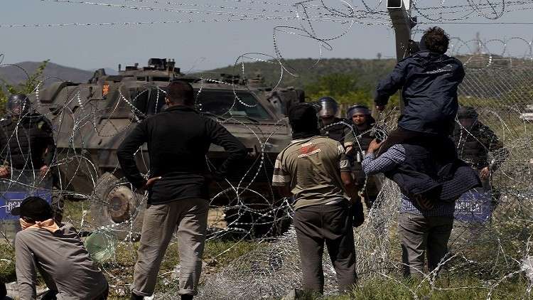 شرطة مقدونيا تعثر على سيارة بها 14 مهاجرا