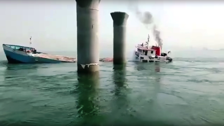غرق باخرة إيرانية في مياه الكويت قبل وصولها إلى قطر