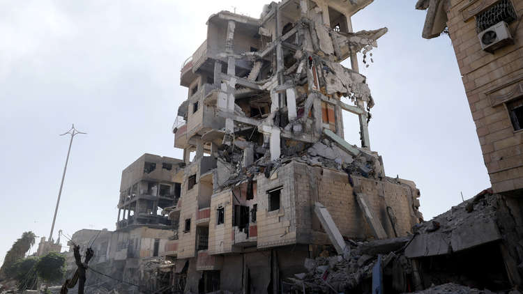 مفاوضات بين 