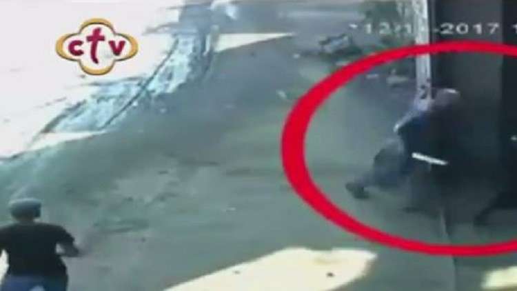 بالفيديو.. لحظة قتل كاهن مصري بسكين كبيرة