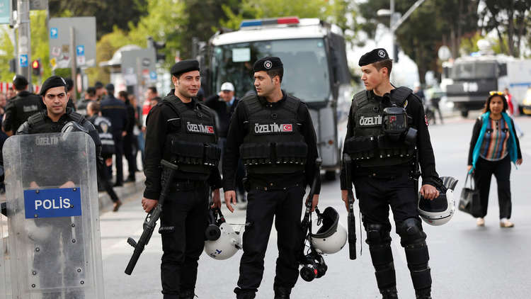 السلطات التركية تأمر باعتقال 100 ضابط شرطة سابق