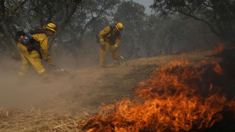 كاليفورنيا.. ارتفاع حصيلة ضحايا الحرائق إلى 37 وإجلاء الآلاف