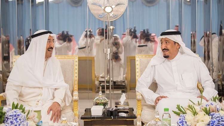 أمير الكويت إلى الرياض لحلحلة الأزمة الخليجية