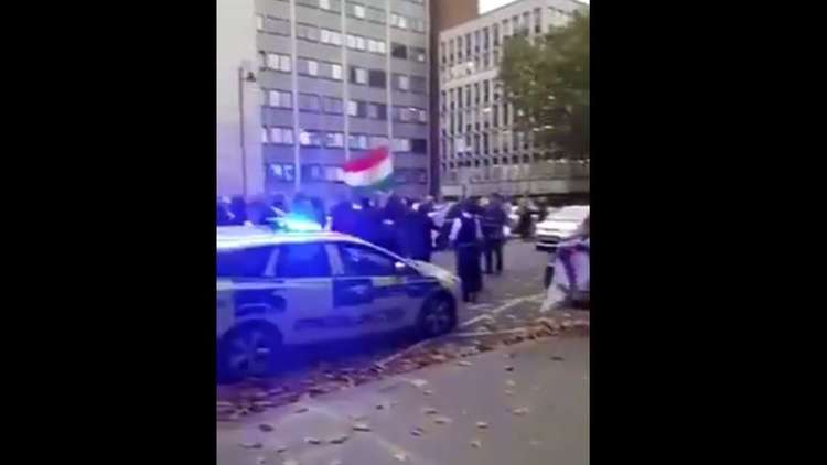 نشطاء أكراد يهاجمون السفارة العراقية في لندن
