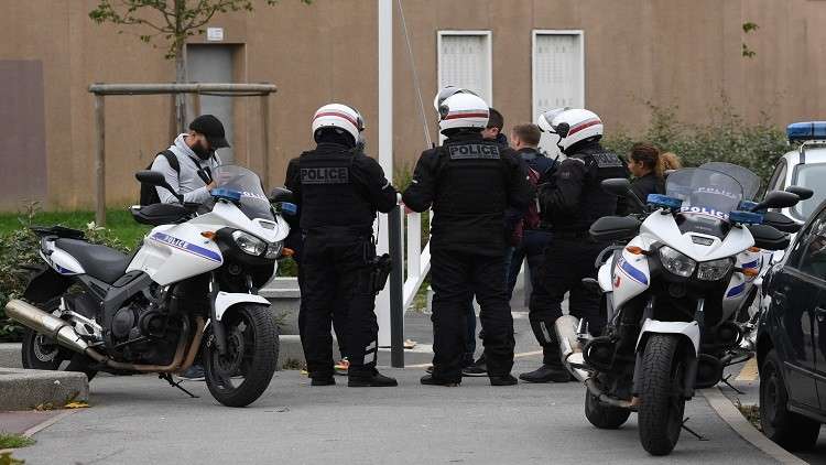 اعتقال 10 أشخاص في فرنسا خططوا لاعتداءات على سياسيين