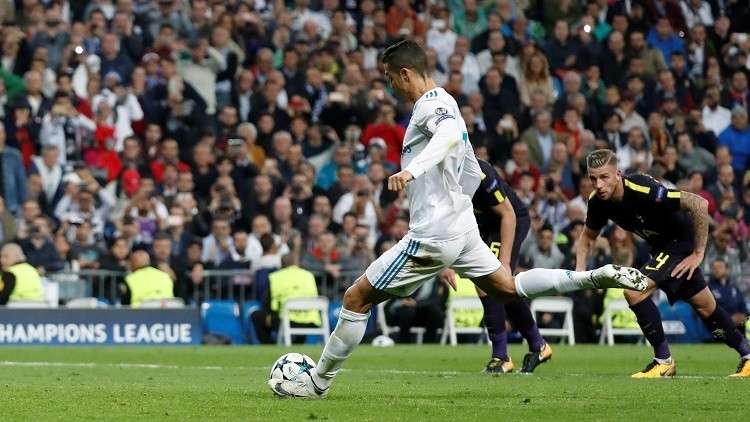  رونالدو يفشل في محاولة تقليد رونالدينيو .. (فيديو)