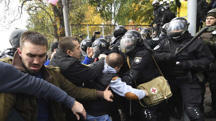 مواجهات بين الشرطة ومعتصمين قرب البرلمان الأوكراني