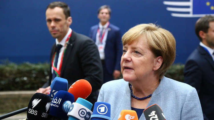 ميركل تشيد بمساعدات تركيا للاجئين ولكنها تنتقد انتهاكات أنقرة لحقوق الإنسان