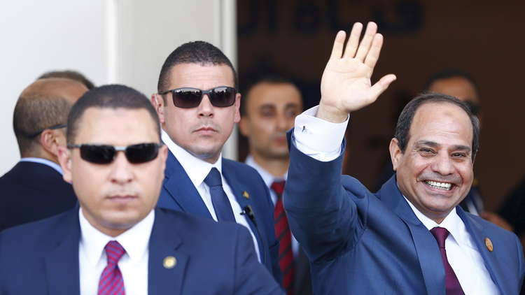 بالفيديو.. السيسي يمنع إفشاء سر عسكري