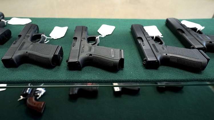 دراسة: 3 ملايين أمريكي يحملون سلاحا معبأ يوميا