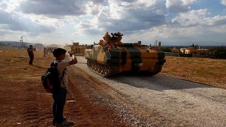 قافلة عسكرية تركية تضم 8 شاحنات ودبابات