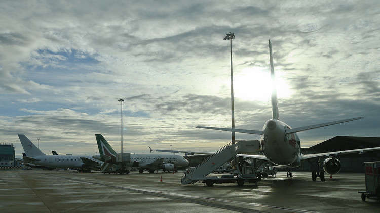 أبو ظبي تستقبل أول رحلة طيران غير مجدولة من روسيا