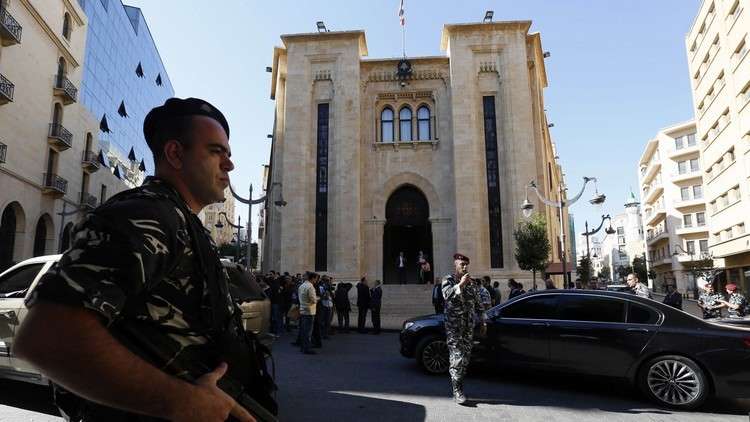 عناصر من الأمن اللبناني عند مبنى البرلمان - بيروت 