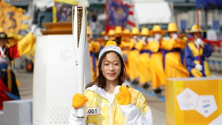 شعلة أولمبياد 2018 تصل كوريا الجنوبية