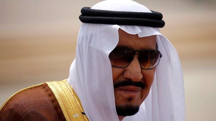 العاهل السعودي يعفي وزير الحرس الملكي وقائد القوات البحرية من منصبيهما