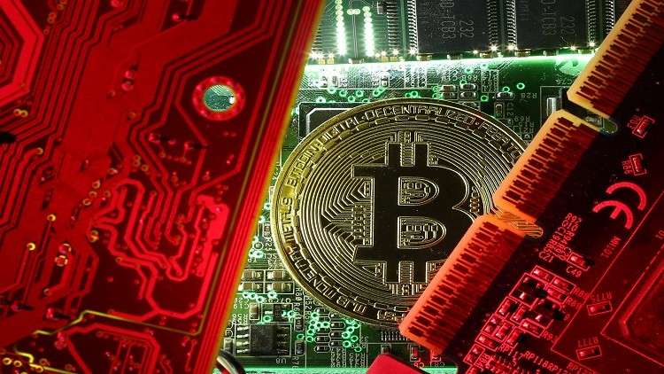 "بيتكوين" تتجاوز 7500 دولار.. والخبراء: الفقاعة ستنفجر