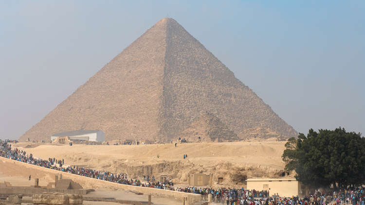 وزير الآثار المصري يكشف عن تفاصيل الاكتشاف الجديد في هرم 